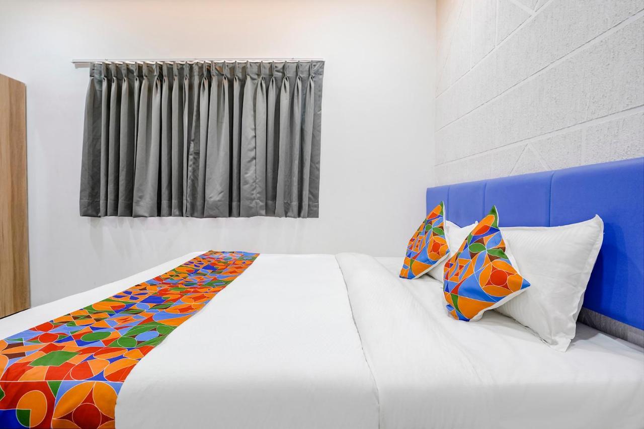 Fabhotel Vrundavan, Athwa Bhatha Eksteriør bilde